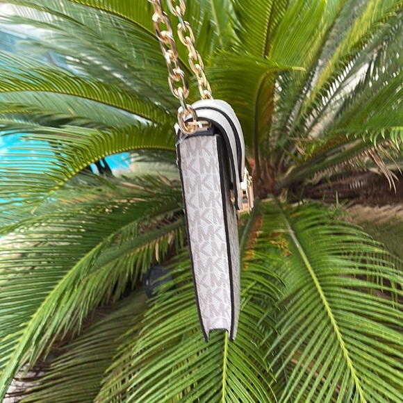 Michael Kors Carmen Small Logo Smartphone Crossbody Bag
Light Cream Multi - Picture 11 of 16